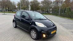 Zwart (metallic) Gebruikt 2013 Peugeot 107 Active Hatchback | € 3.750 (Eerlijke prijs)