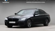 Zwart, metallic lak Gebruikt 2021 BMW 520 M Sport Sedan | € 41.900 (Eerlijke prijs)