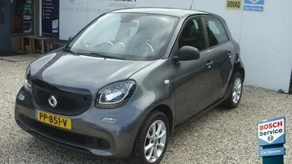 Grijs, metallic lak Gebruikt 2017 Smart ForFour Pure Hatchback | € 6.980 (Eerlijke prijs)