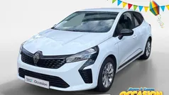 Wit Gebruikt 2024 Renault Clio V Evolution Hatchback | € 18.935 (Eerlijke prijs)