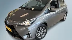 Grijs Gebruikt 2020 Toyota Yaris Hybrid Hatchback | € 18.950 (Eerlijke prijs)