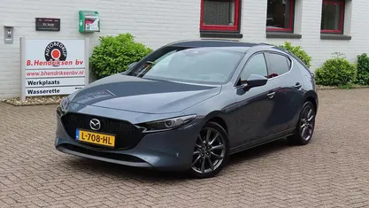 Grijs Occasion 2021 Mazda 3 Sportive Hatchback | € 19.950 (Eerlijke prijs)