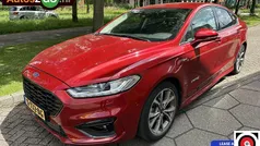 Rood, metallic lak Gebruikt 2020 Ford Mondeo ST-Line Sedan | € 19.995 (Goede deal)
