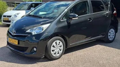 Zwart Gebruikt 2012 Toyota Verso-S MPV | € 7.750 (Eerlijke prijs)