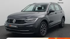 Grijs Gebruikt 2023 VW Tiguan Life SUV | € 35.900 (Goede deal)