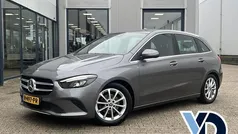 Grijs Gebruikt 2020 Mercedes B180 Edition MPV | € 22.945 (Eerlijke prijs)