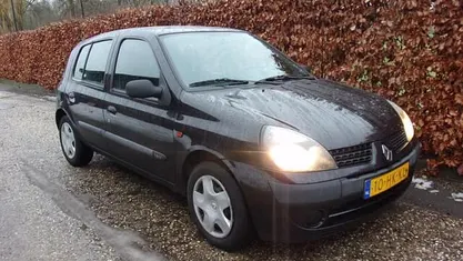 Occasion 2001 Renault Clio II Expression Hatchback | € 750 (Eerlijke prijs)