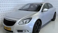Grijs (metallic) Gebruikt 2009 Opel Insignia Sport Sedan | € 8.999 (Eerlijke prijs)