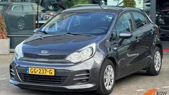 Grijs Gebruikt 2015 Kia Rio Comfort Hatchback | € 7.240 (Eerlijke prijs)