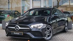 Zwart Gebruikt 2020 Mercedes 180 AMG line Sedan | € 24.900 (Goede deal)