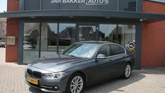 Grijs Gebruikt 2016 BMW 330 Executive Sedan | € 13.250 (Goede deal)