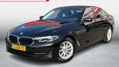 Zwart Gebruikt 2023 BMW 520 Comfort Edition Sedan | € 39.999 (Eerlijke prijs)