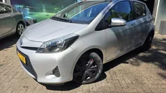 Grijs Gebruikt 2014 Toyota Yaris Hatchback | € 10.850 (Eerlijke prijs)