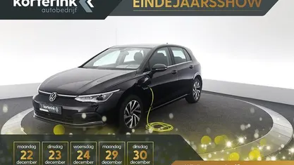 Zwart Gebruikt 2022 VW Golf VIII Style Hatchback | € 22.450 (Eerlijke prijs)