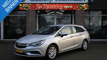 Grijs Gebruikt 2017 Opel Astra Edition Stationwagen | € 9.990 (Eerlijke prijs)