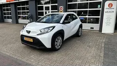 Wit Gebruikt 2024 Toyota Aygo Play Hatchback | € 20.450 (Eerlijke prijs)