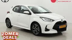 Wit Gebruikt 2023 Toyota Yaris Hybrid Hatchback | € 23.499 (Eerlijke prijs)