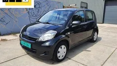 Zwart Gebruikt 2010 Daihatsu Sirion Hatchback | € 3.649 (Eerlijke prijs)