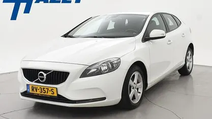 Wit Occasion 2018 Volvo V40 Hatchback | € 8.450 (Super prijs)