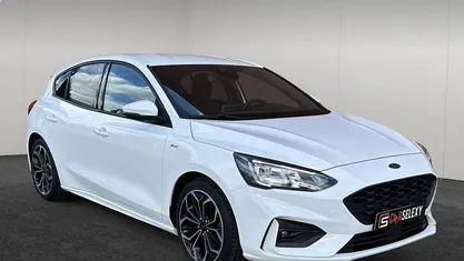 Wit Occasion 2022 Ford Focus ST-Line Hatchback | € 18.990 (Eerlijke prijs)