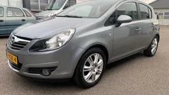 Grijs, metallic lak Gebruikt 2010 Opel Corsa Edition Hatchback | € 3.500 (Eerlijke prijs)