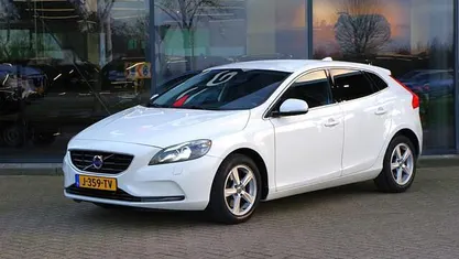 Wit Gebruikt 2012 Volvo V40 Momentum Hatchback | € 9.750 (Eerlijke prijs)
