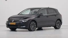Zwart, metallic lak Gebruikt 2021 VW Golf VIII Style Hatchback | € 23.140 (Eerlijke prijs)