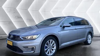 Grijs Gebruikt 2018 VW Passat Highline Stationwagen | € 16.940 (Goede deal)