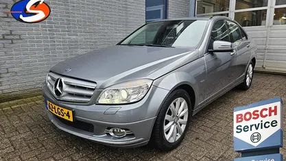 Grijs, metallic lak Gebruikt 2010 Mercedes C180 Avantgarde Sedan | € 7.800 (Eerlijke prijs)