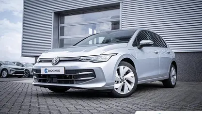 Occasion VW Golf VIII Edition 150 PK (110 kW) 2025 Grijs Hatchback