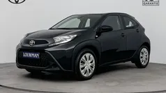 Zwart Gebruikt 2024 Toyota Aygo Play Hatchback | € 21.950 (Eerlijke prijs)