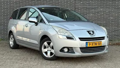 Grijs Gebruikt 2011 Peugeot 5008 MPV | € 2.950 (Eerlijke prijs)