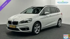 Wit Gebruikt 2018 BMW 218 Executive Stationwagen | € 21.000 (Eerlijke prijs)