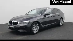 Grijs Gebruikt 2021 BMW 530e Stationwagen | € 29.900 (Eerlijke prijs)