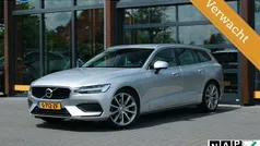 Grijs Gebruikt 2020 Volvo V60 Momentum Stationwagen | € 28.994 (Super prijs)