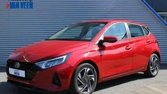 Pulse red (rood metallic) Gebruikt 2024 Hyundai i20 Comfort Hatchback | € 19.445 (Eerlijke prijs)