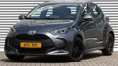 Grijs, metallic lak Gebruikt 2022 Toyota Yaris Active Hatchback | € 21.445 (Eerlijke prijs)