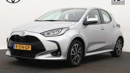 Zilver, metallic lak Occasion 2022 Toyota Yaris Hatchback | € 18.900 (Eerlijke prijs)