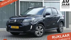 Zwart Gebruikt 2025 Suzuki Vitara Style SUV | € 26.250 (Eerlijke prijs)