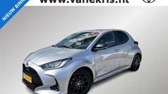 Grijs, metallic lak Gebruikt 2022 Toyota Yaris Hybrid Executive Hatchback | € 24.940 (Eerlijke prijs)