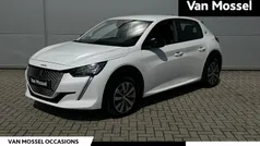 Wit Gebruikt 2022 Peugeot e-208 Active Hatchback | € 21.440 (Eerlijke prijs)