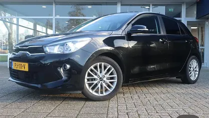 Zwart Gebruikt 2017 Kia Rio Start Hatchback | € 12.950 (Eerlijke prijs)