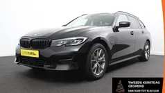 Zwart Gebruikt 2021 BMW 330 Sport Line Stationwagen | € 26.890 (Goede deal)