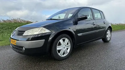 Zwart Gebruikt 2004 Renault Mégane II Expression Hatchback | € 1.795 (Eerlijke prijs)