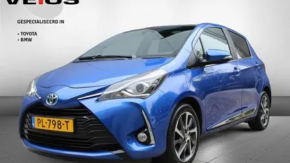 Blauw (metallic) Gebruikt 2017 Toyota Yaris Hybrid Premium Hatchback | € 14.950 (Eerlijke prijs)