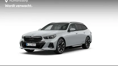 Gebruikt 2025 BMW 550e M Sport Stationwagen | € 111.280 (Eerlijke prijs)