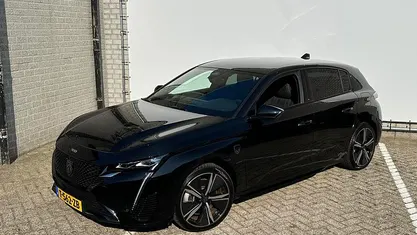 Zwart Occasion 2023 Peugeot 308 GT Hatchback | € 30.895 (Eerlijke prijs)