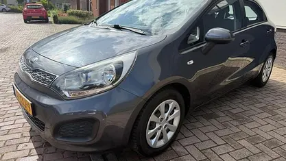 Grijs Gebruikt 2012 Kia Rio Comfort Hatchback | € 5.995 (Eerlijke prijs)