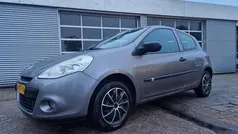 Grijs Gebruikt 2009 Renault Clio II Expression Hatchback | € 2.999 (Eerlijke prijs)
