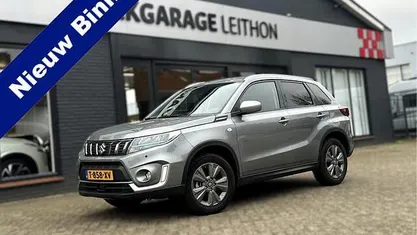 Grijs Gebruikt 2023 Suzuki Vitara SUV | € 25.950 (Goede deal)